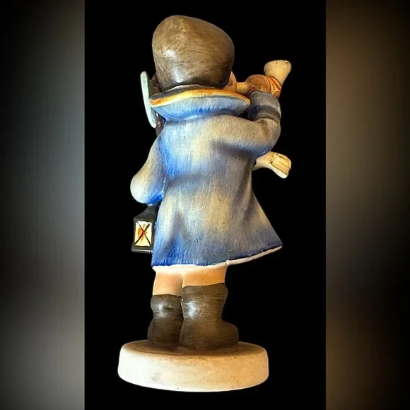 Goebel Hummel “Hear Ye, Hear Ye” #15/0 Figurine - Picture 2 of 5